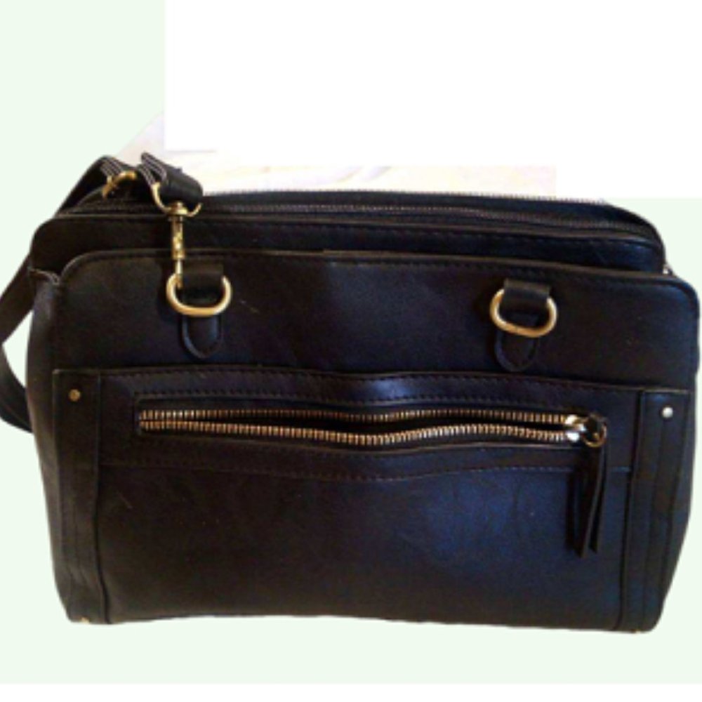 Women's Black Shoulder Bag           Approximate Size 12 in. X 8.5 in.